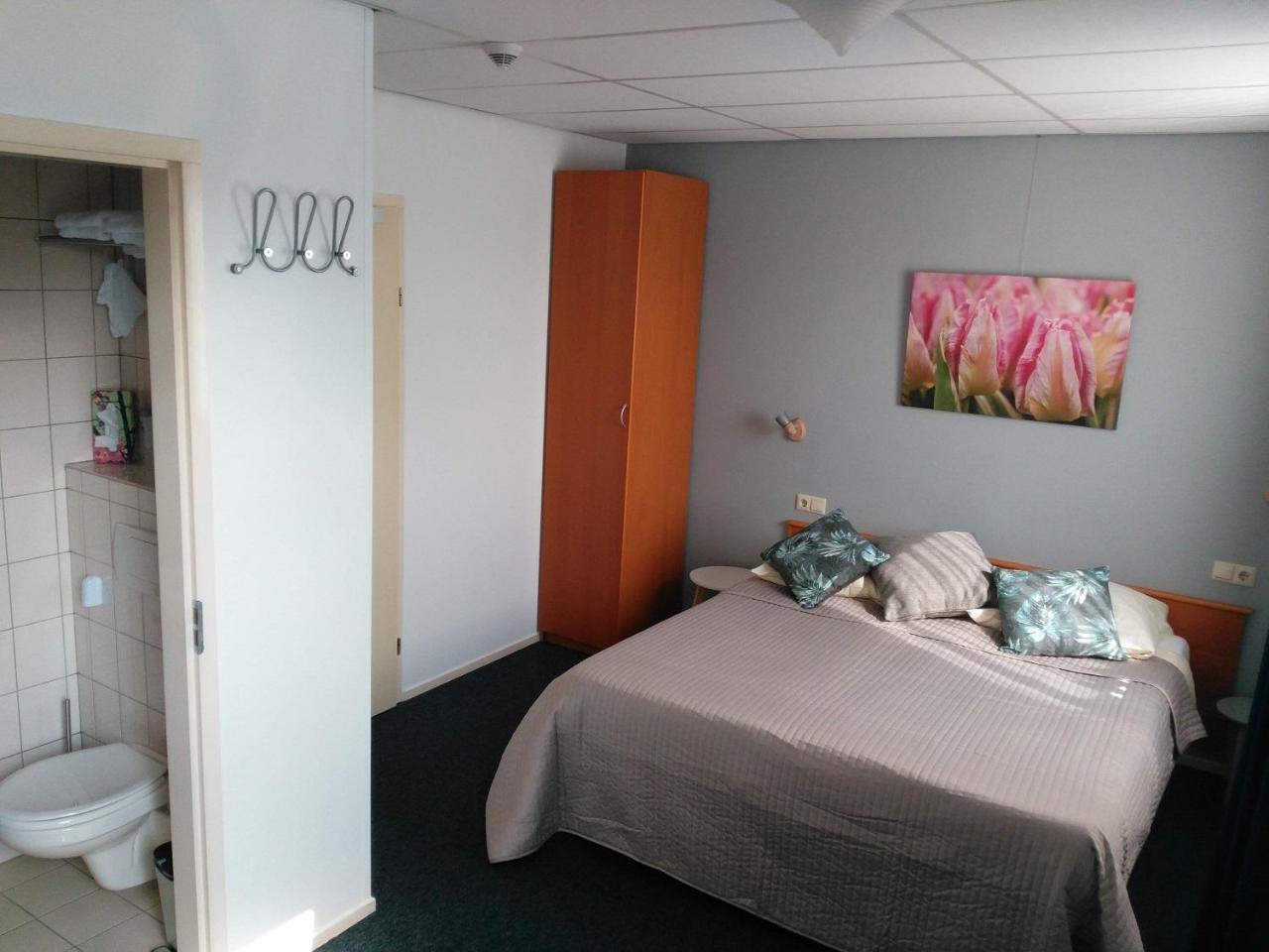 De Wilde Kriek - Before De Karsteboom Hotel 3*
